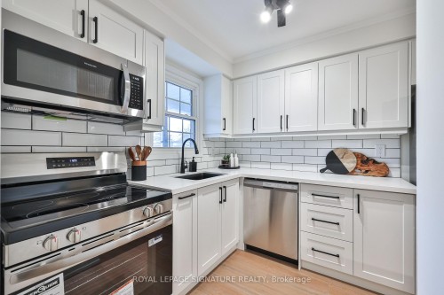 6-101 Glen Manor Drive, Toronto, ON - Indoor Photo Showing Kitchen With Upgraded Kitchen