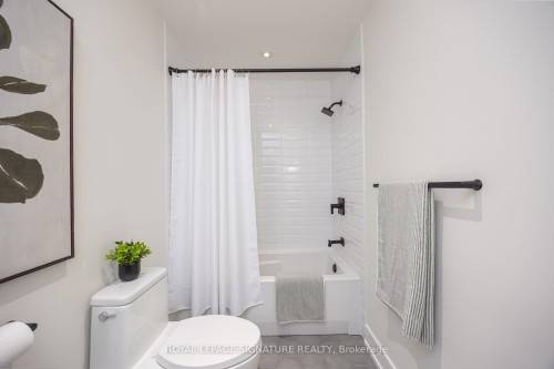 6-101 Glen Manor Drive, Toronto, ON - Indoor Photo Showing Bathroom