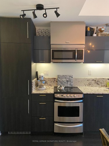 1902-290 Adelaide Street W, Toronto, ON - Indoor Photo Showing Kitchen With Upgraded Kitchen