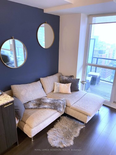 1902-290 Adelaide Street W, Toronto, ON - Indoor Photo Showing Bedroom