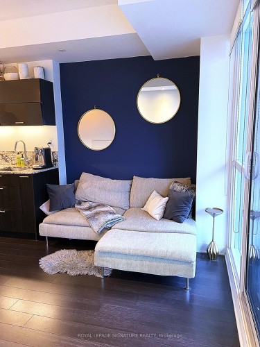 1902-290 Adelaide Street W, Toronto, ON - Indoor Photo Showing Bedroom