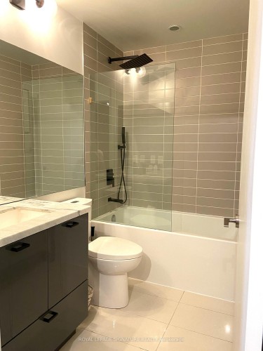 1902-290 Adelaide Street W, Toronto, ON - Indoor Photo Showing Bathroom