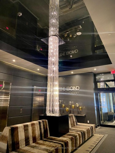 1902-290 Adelaide Street W, Toronto, ON - Indoor