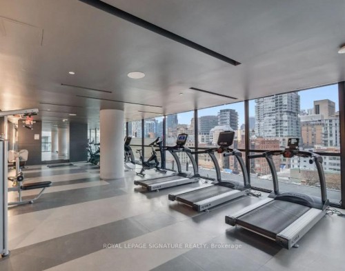 1902-290 Adelaide Street W, Toronto, ON - Indoor Photo Showing Gym Room