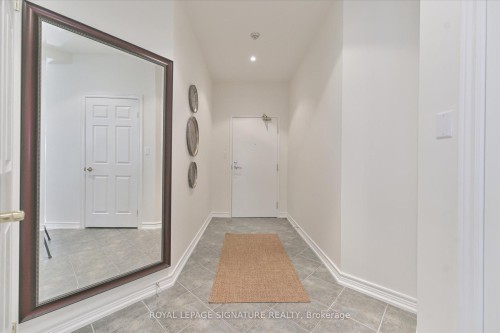 709-1 Leaside Park Drive, Toronto, ON - Indoor Photo Showing Other Room