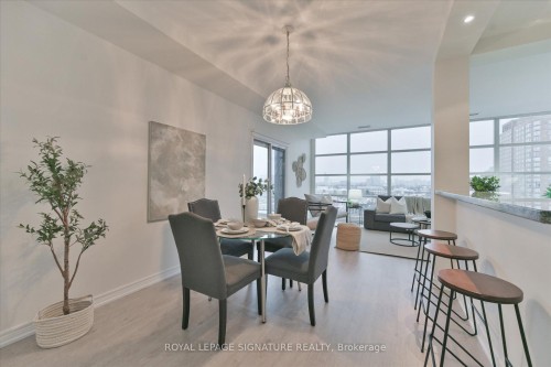 709-1 Leaside Park Drive, Toronto, ON - Indoor Photo Showing Dining Room