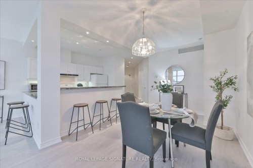 709-1 Leaside Park Drive, Toronto, ON - Indoor Photo Showing Dining Room