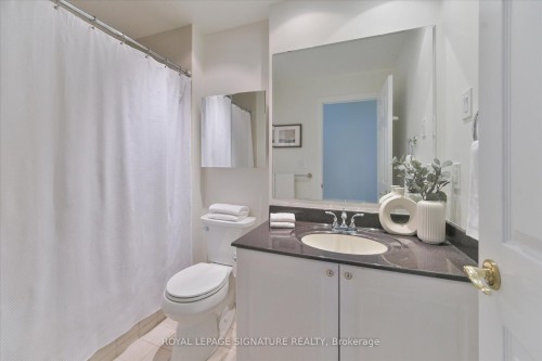 709-1 Leaside Park Drive, Toronto, ON - Indoor Photo Showing Bathroom