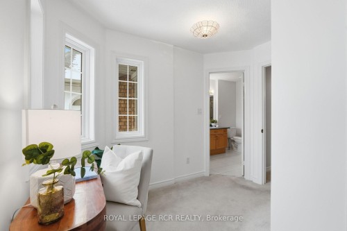 122 Downey Circle, Aurora, ON - Indoor Photo Showing Other Room