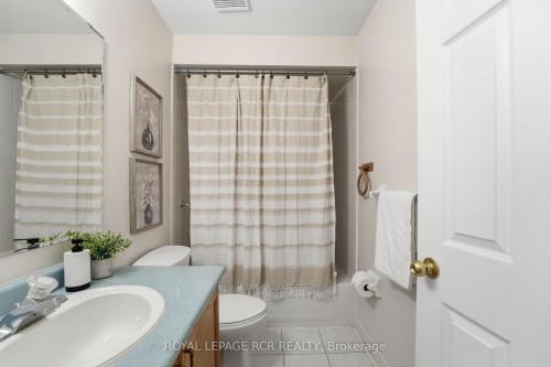 122 Downey Circle, Aurora, ON - Indoor Photo Showing Bathroom