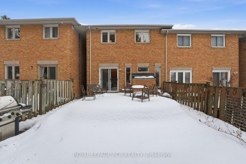 122 Downey Circle, Aurora, ON - Outdoor With Exterior