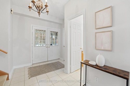 122 Downey Circle, Aurora, ON - Indoor Photo Showing Other Room