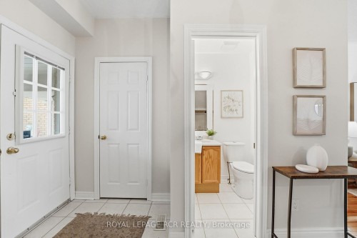 122 Downey Circle, Aurora, ON - Indoor Photo Showing Other Room