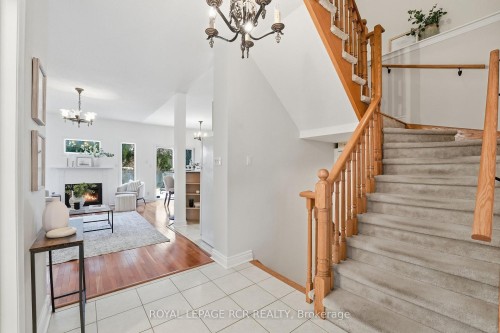 122 Downey Circle, Aurora, ON - Indoor Photo Showing Other Room