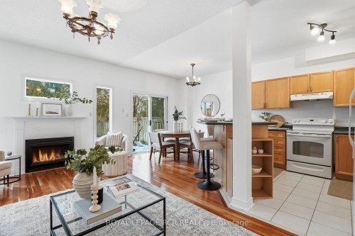 122 Downey Circle, Aurora, ON - Indoor Photo Showing Living Room With Fireplace