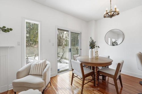 122 Downey Circle, Aurora, ON - Indoor Photo Showing Dining Room