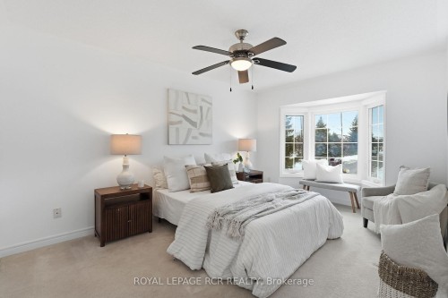 122 Downey Circle, Aurora, ON - Indoor Photo Showing Bedroom