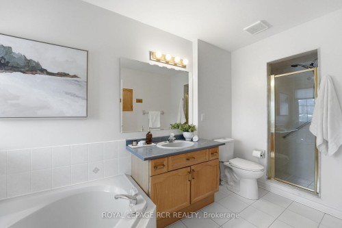 122 Downey Circle, Aurora, ON - Indoor Photo Showing Bathroom