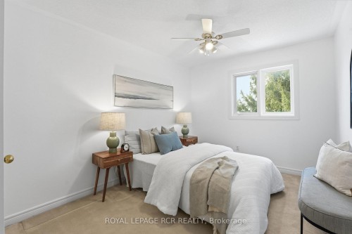 122 Downey Circle, Aurora, ON - Indoor Photo Showing Bedroom