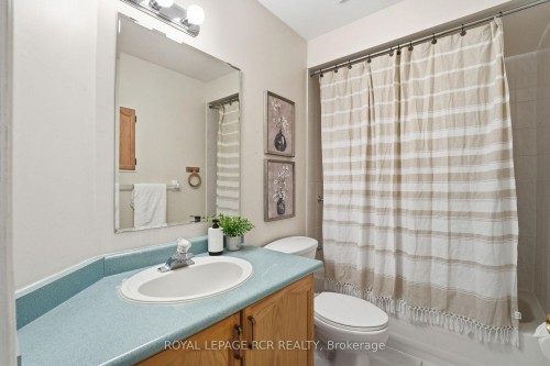 122 Downey Circle, Aurora, ON - Indoor Photo Showing Bathroom