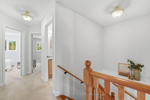 122 Downey Circle, Aurora, ON - Indoor Photo Showing Other Room
