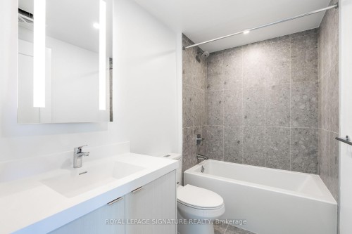 219-25 Cordova Avenue, Toronto, ON - Indoor Photo Showing Bathroom