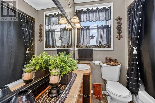 Full Bath - 3322 Cedar Grove Road, Edwardsburgh/Cardinal, ON - Indoor Photo Showing Bathroom