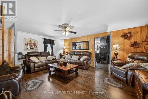 Living Area - 3322 Cedar Grove Road, Edwardsburgh/Cardinal, ON - Indoor Photo Showing Living Room
