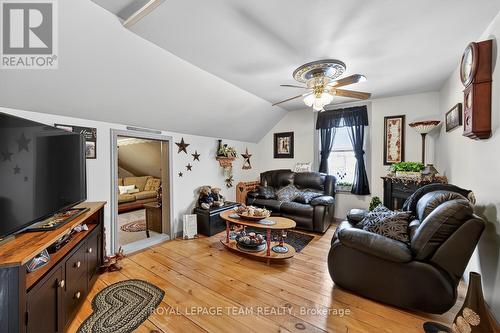 Living Area - 3322 Cedar Grove Road, Edwardsburgh/Cardinal, ON - Indoor