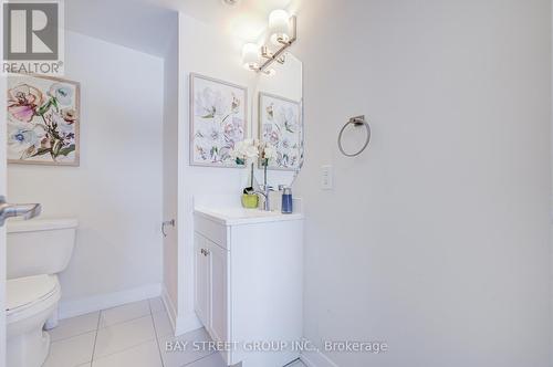 51 Credit Lane, Richmond Hill, ON - Indoor Photo Showing Bathroom