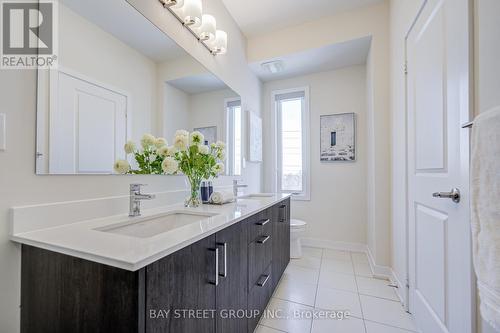 51 Credit Lane, Richmond Hill, ON - Indoor Photo Showing Bathroom
