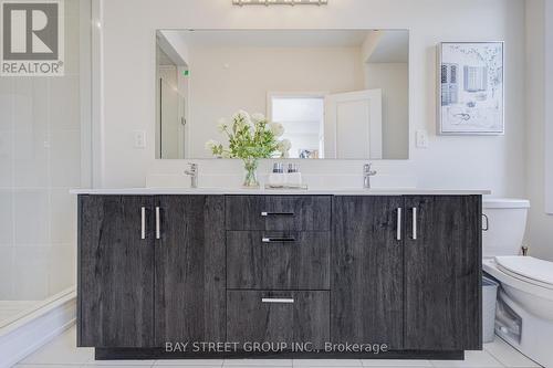 51 Credit Lane, Richmond Hill, ON - Indoor Photo Showing Bathroom