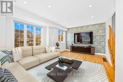 20 Toulouse Court, Markham, ON - Indoor Photo Showing Living Room
