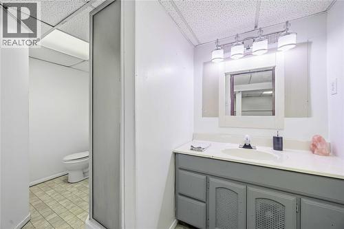 2346 Sydenham Avenue, St Clair, ON - Indoor Photo Showing Bathroom
