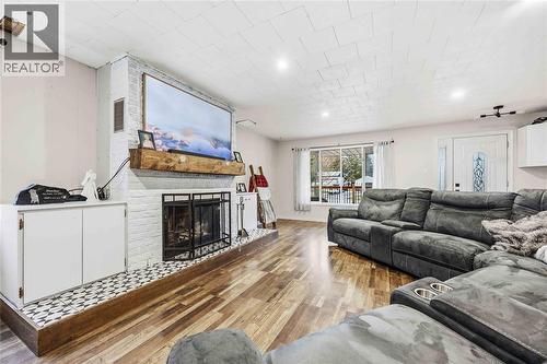 2346 Sydenham Avenue, St Clair, ON - Indoor Photo Showing Living Room With Fireplace