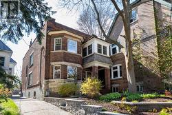 MAIN - 92 INDIAN ROAD  Toronto, ON M6R 2V4