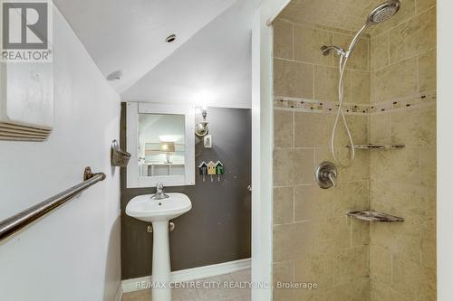 430 Kathleen Avenue, London East (East H), ON - Indoor Photo Showing Bathroom