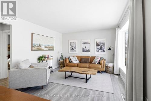 1057 Roy Avenue, Cornwall, ON - Indoor Photo Showing Living Room