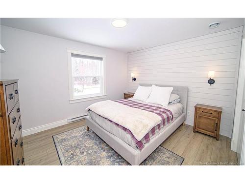 64 Thompson Ave, Burton, NB 