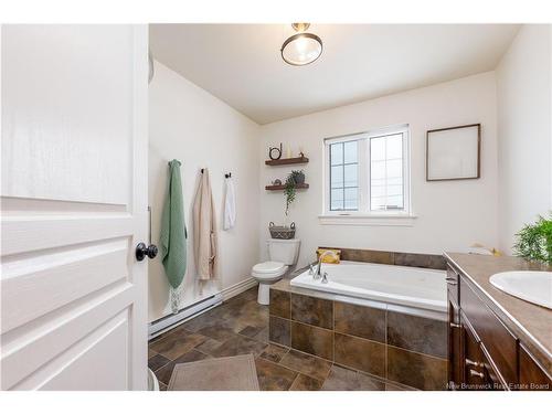 73 Lakeburn Ave, Dieppe, NB 