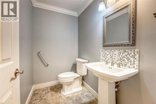 572 Valentina Street, Petrolia, ON - Indoor Photo Showing Bathroom
