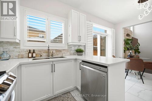 19 Scarlett Trail, Vaughan, ON - Indoor Photo Showing Kitchen With Double Sink