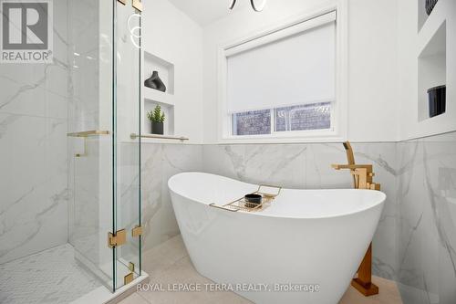19 Scarlett Trail, Vaughan, ON - Indoor Photo Showing Bathroom