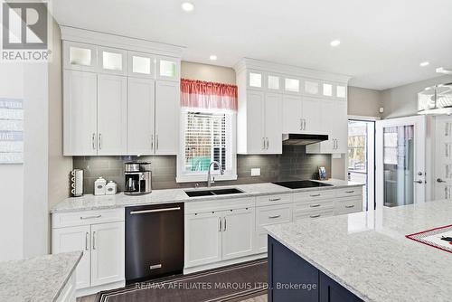 6625 Sutherland Avenue, South Glengarry, ON - Indoor Photo Showing Kitchen With Upgraded Kitchen