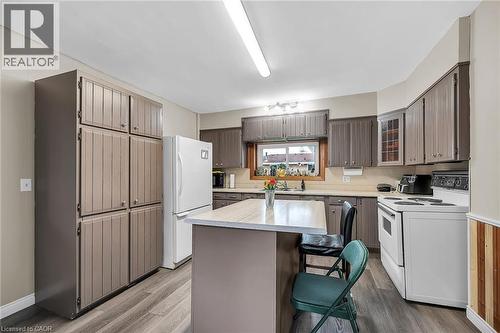 7 Greenock Street E, Port Dover, ON - Indoor Photo Showing Kitchen