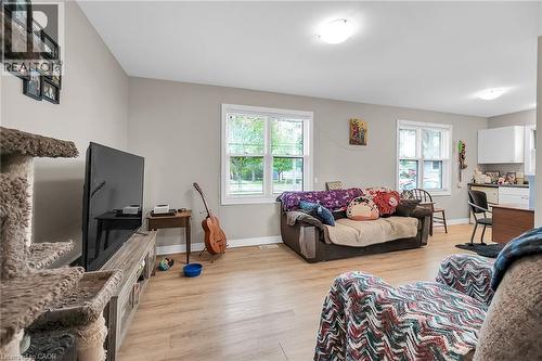 7 Greenock Street E, Port Dover, ON - Indoor Photo Showing Living Room