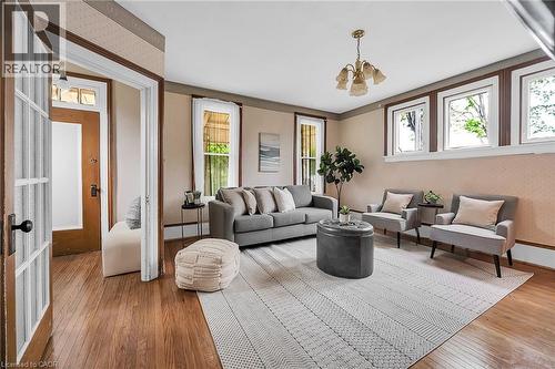 7 Greenock Street E, Port Dover, ON - Indoor Photo Showing Living Room
