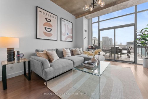 606-33 Mill Street, Toronto, ON - Indoor Photo Showing Living Room