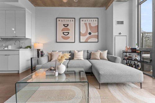 606-33 Mill Street, Toronto, ON - Indoor Photo Showing Living Room