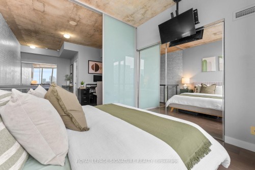 606-33 Mill Street, Toronto, ON - Indoor Photo Showing Bedroom